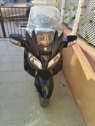 Suzuki Burgman 650 Executive Maxi Scooter
