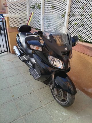 Suzuki Burgman 650 Executive Maxi Scooter