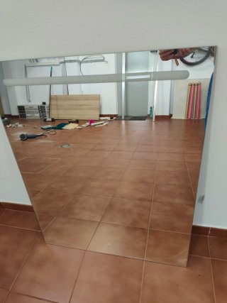 Espejo de baño moderno con luz