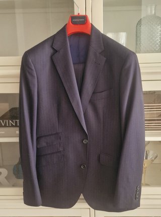 Traje para boda azul con rayas