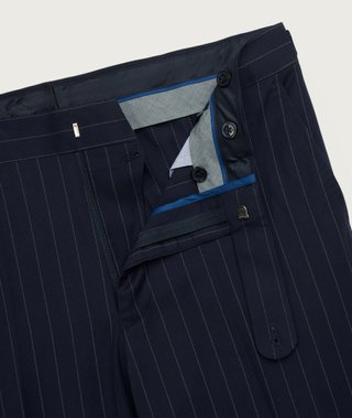 Traje para boda azul con rayas