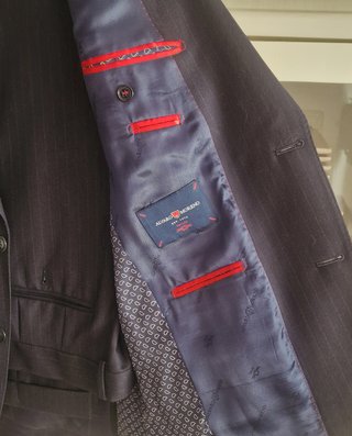 Traje para boda azul con rayas
