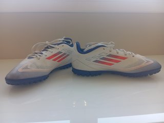 Scarpe da calcio Adidas F50 multitacos per bambini