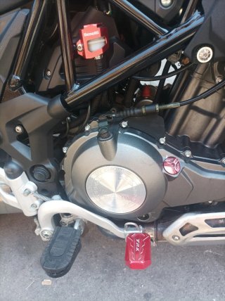 Benelli TRK 502 Adventure Negra