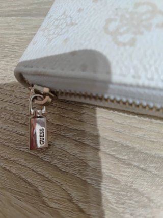 Portafogli Guess bianco con logo EST 1961