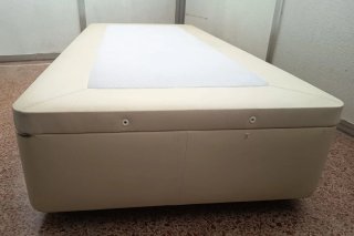 Canapé abatible beige y madera