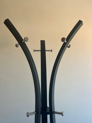 Perchero de madera negro