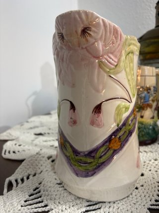 Jarrón antiguo de cerámica floral