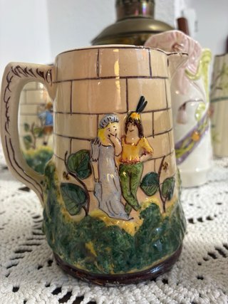 Jarrón antiguo de cerámica floral