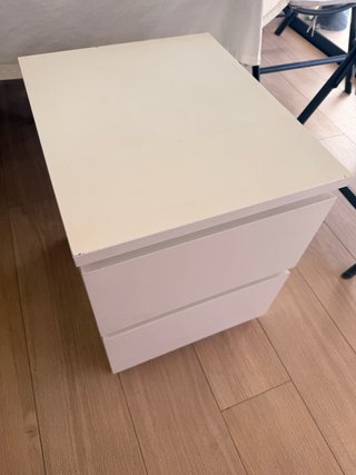 Dos mesitas de noche blanca
