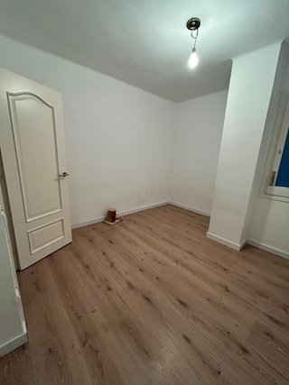 Piso reformado de 100 m² con terraza en Sants
