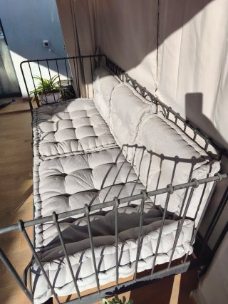 Cama de jardín metálica beige