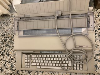 Máquina de escribir Olivetti ET 2400
