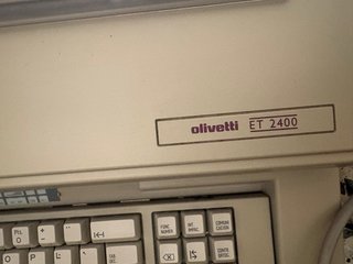 Máquina de escribir Olivetti ET 2400