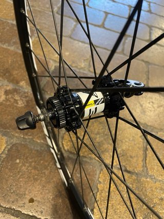 Rueda Mavic Crossride 26 Centerlock delantera
