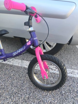 Bicicleta sin pedales morada para niña