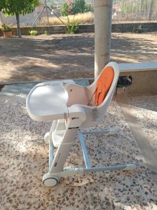 Parque infantil y trona