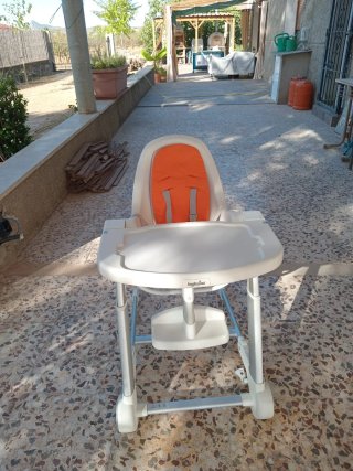 Parque infantil y trona