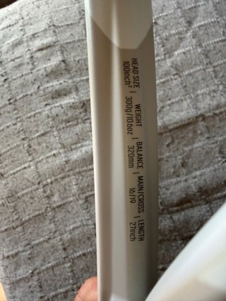 Raqueta Yonex Vcore 100 Grip2