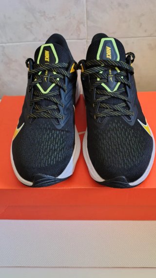 Scarpe running Nike nere e gialle