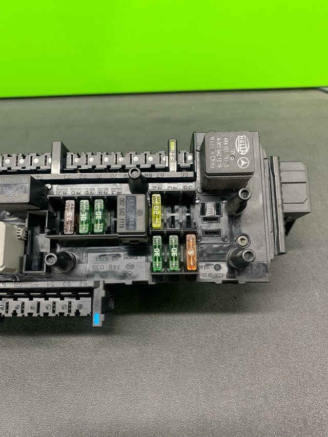 CAJA DE FUSIBLES UNIDAD DE CONTROL MERCEDES BENZ