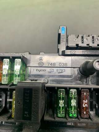 CAJA DE FUSIBLES UNIDAD DE CONTROL MERCEDES BENZ