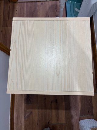 Mesita de noche de madera