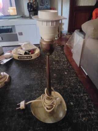 Lámpara de mesa vintage metalica