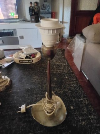 Lámpara de mesa vintage metalica