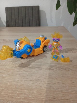 Juguetes de acción y vehículos