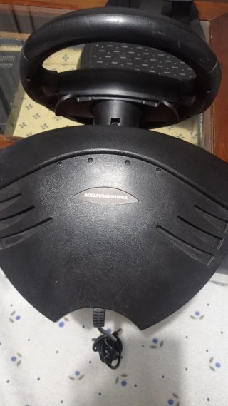 Volante Thrustmaster per PS4