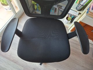 Silla de oficina ergonómica negra