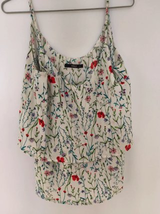 Blusita floral ONLY talla S