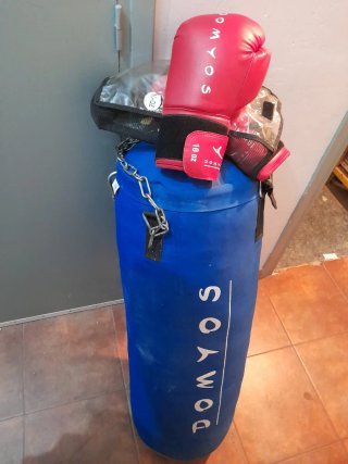 Saco de boxeo y guantes DOMYOS