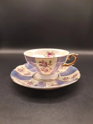 Taza de café de porcelana fina con rosas