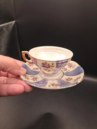 Taza de café de porcelana fina con rosas
