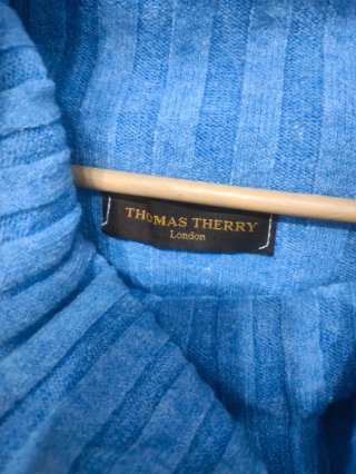 Jersey azul celeste cuello vuelto Thomas Therry Ta