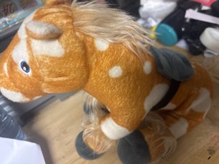 Caballo Peluche Granja Zenón
