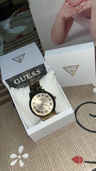 Reloj Guess Dorado y Negro
