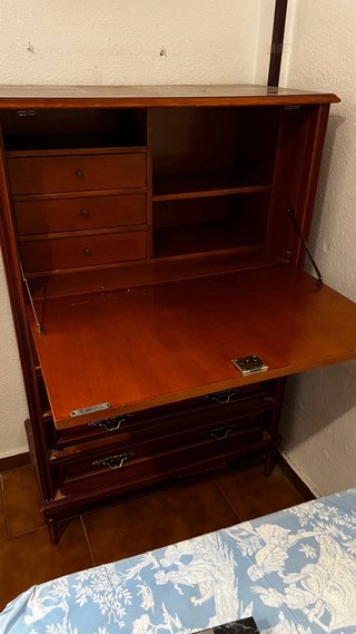 Buró de madera café