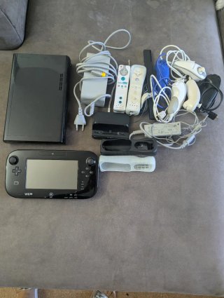 Nintendo Wii U + Accessori e Comandi