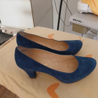 Zapatos de tacón de ante azul