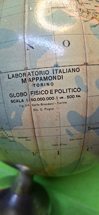 Mappamondo antico da tavolo