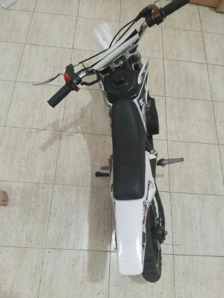 Moto de cross a gasolina