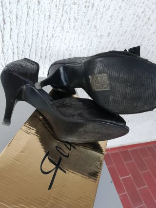 Scarpe nere tacco paillettes fiocco
