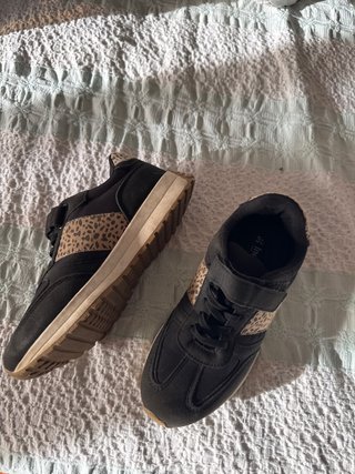 Zapatillas niña negras con estampado animal T35