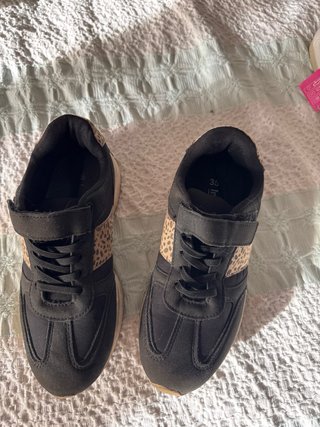 Zapatillas niña negras con estampado animal T35