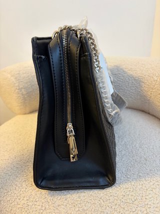 Bolso Guess Negro Acolchado Cadena