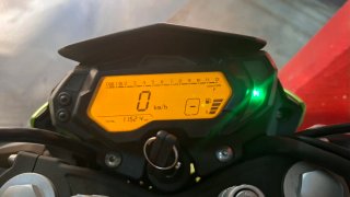 Benelli BN 125 Verde y Negra