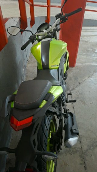 Benelli BN 125 Verde y Negra